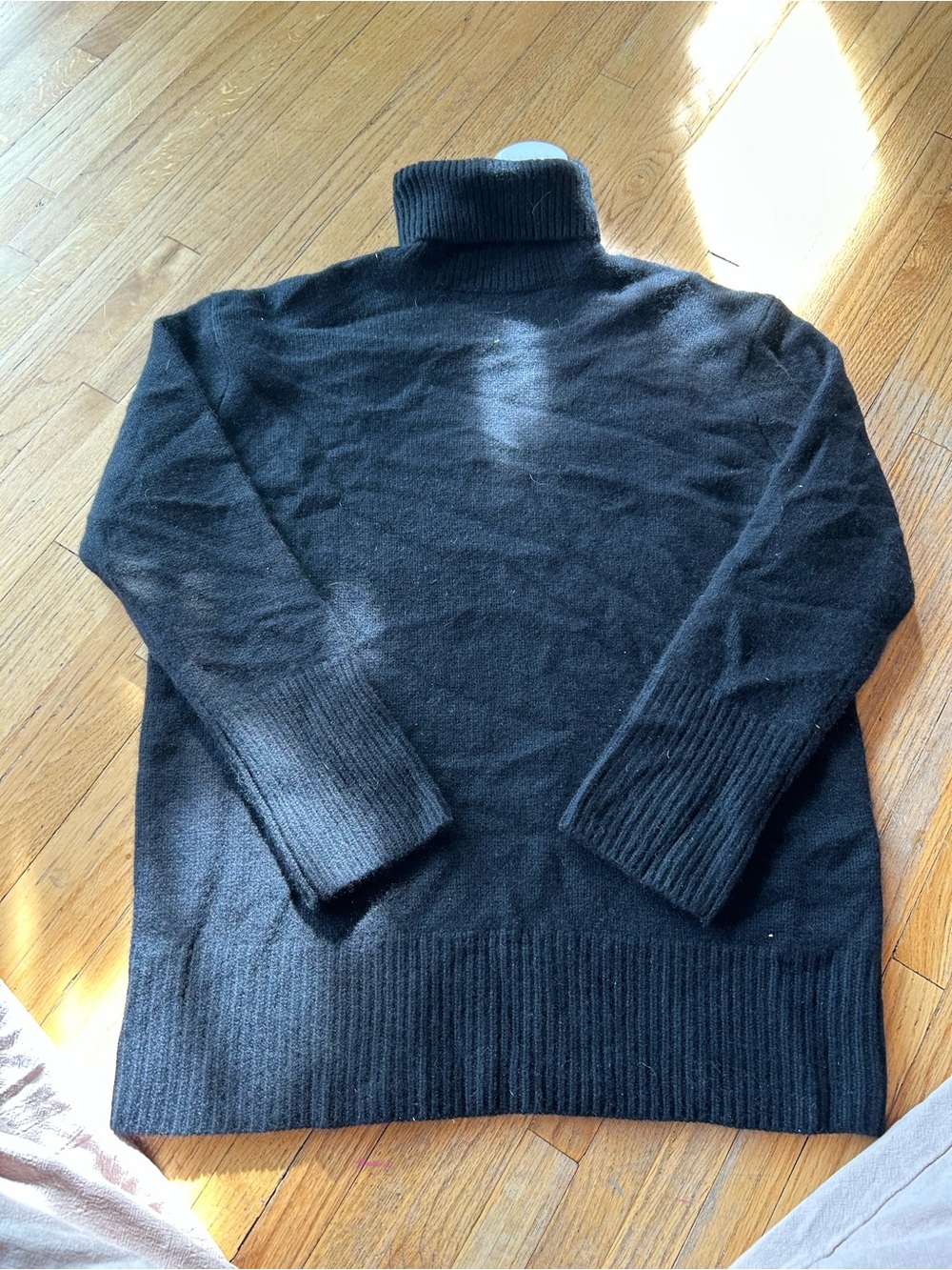 NWT from future 100% cashmere turtleneck